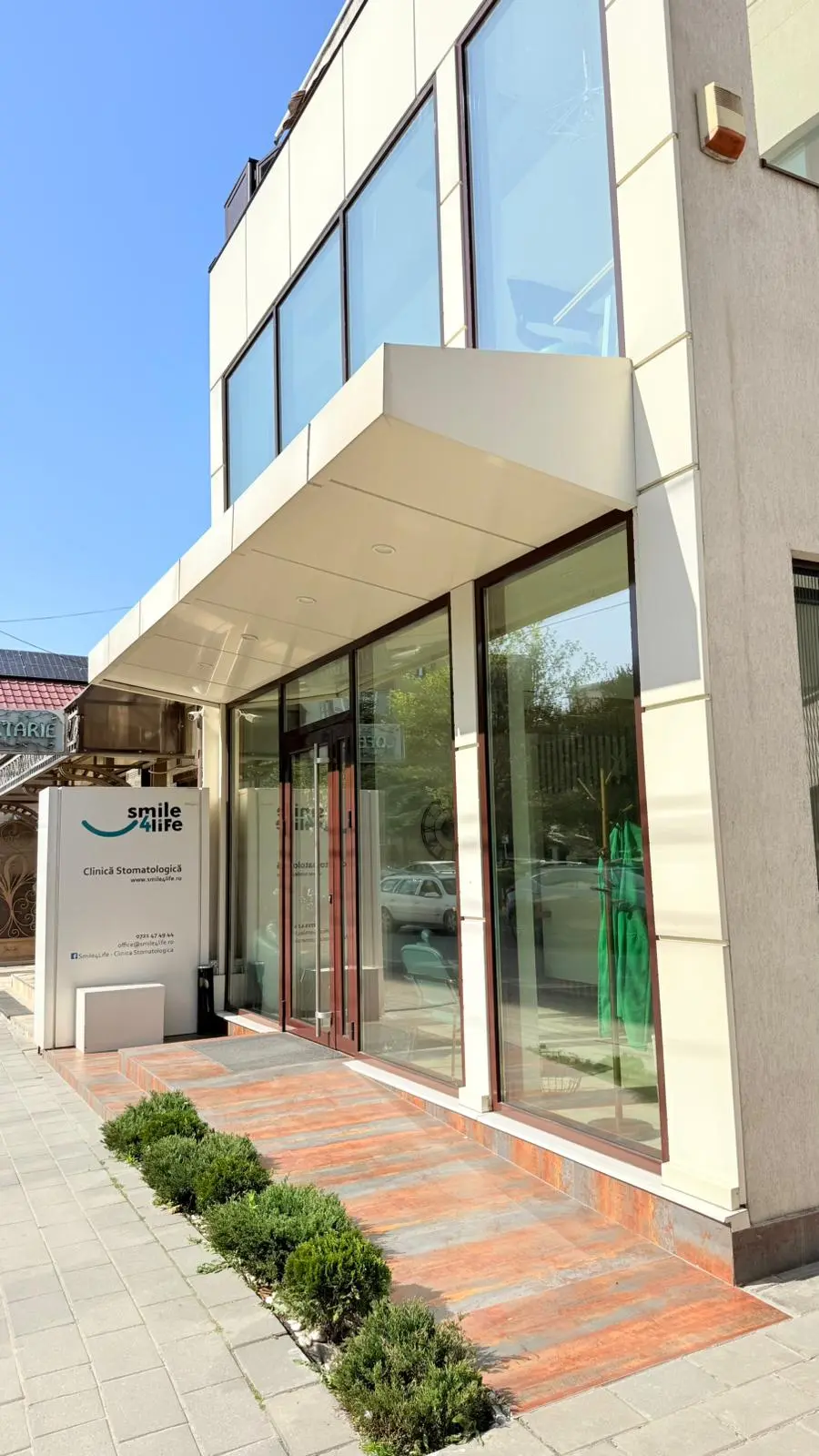 Exterior cabinet stomatologic Smile4Life Pitești – Strada Exercițiu nr. 23